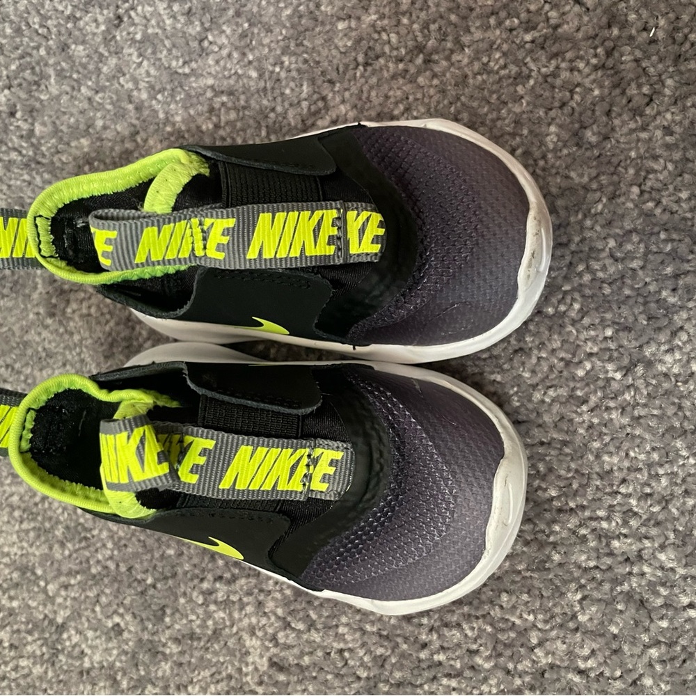 Toddler Nike Flexrunner. - Picture 2 of 4